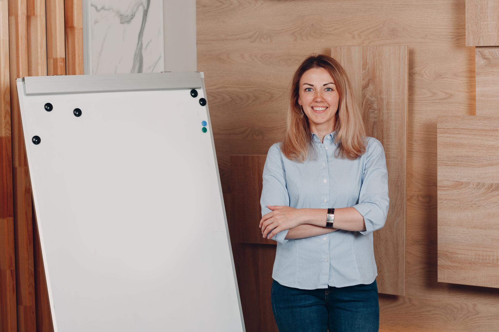 Instructor inviting to workshop in studio